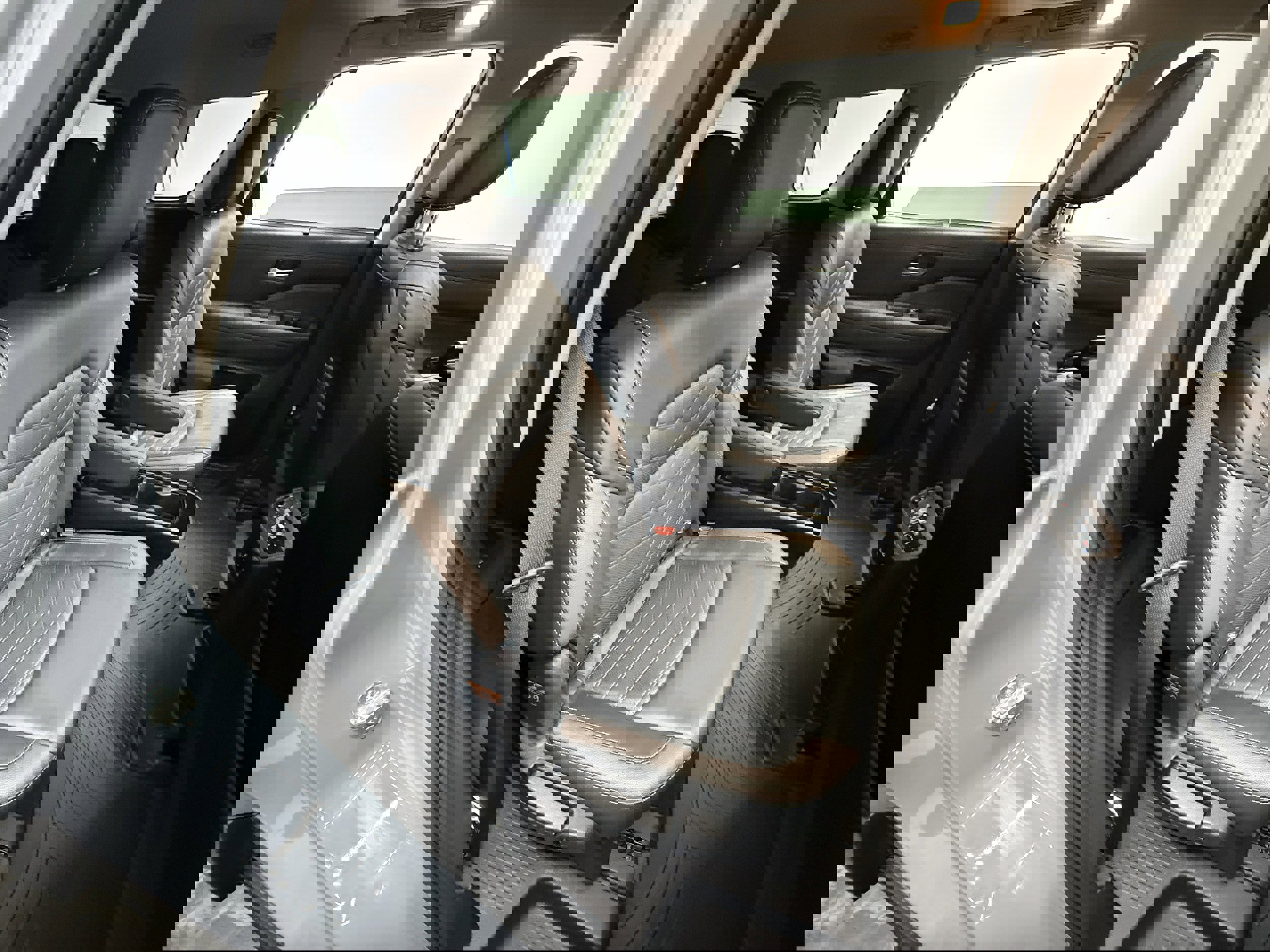 Used 2022 Nissan Pathfinder Platinum image 29