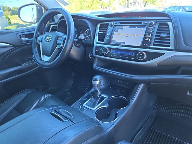 Used 2018 Toyota Highlander SE image 17
