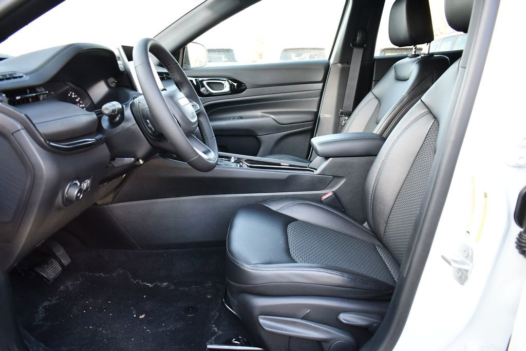 New 2026 Jeep Compass Latitude image 11