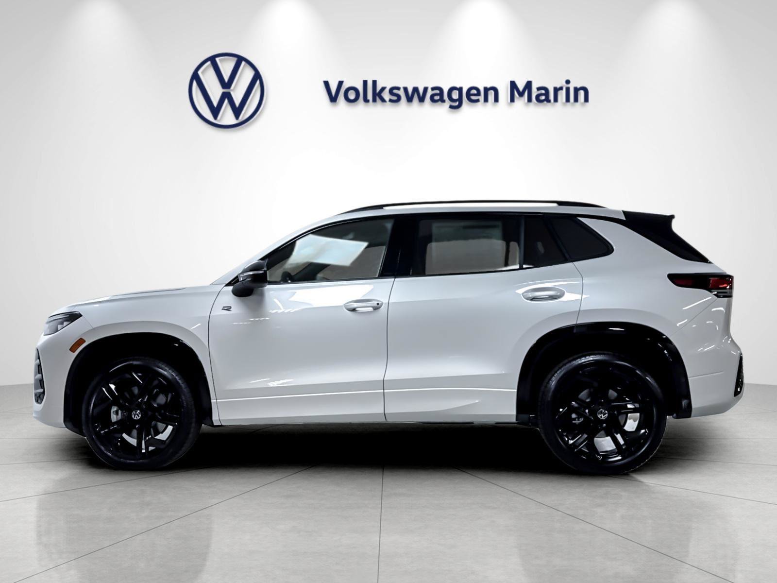 New 2026 Volkswagen Tiguan SE R-Line AWD/4WD image 2