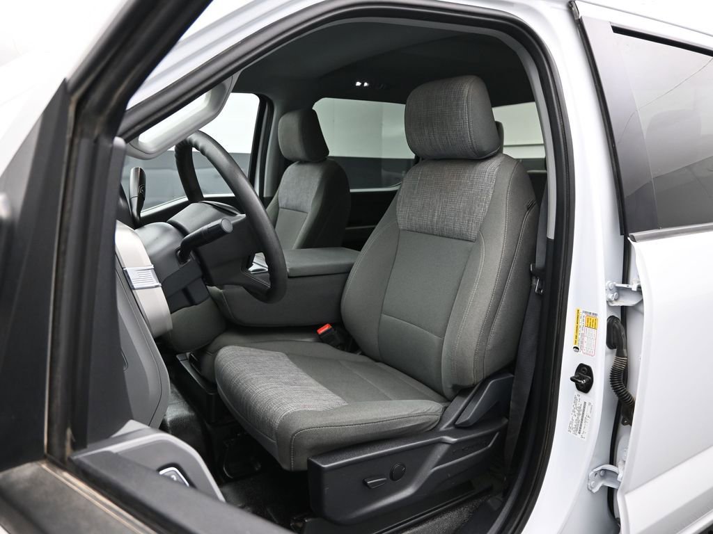 Used 2023 Ford F250 XLT w/ F-250 >10K GVWR Package image 9