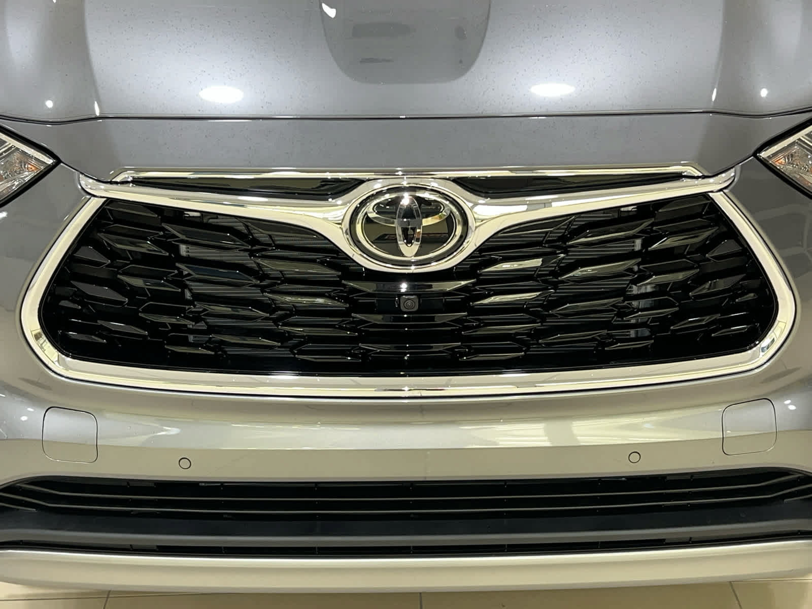 New 2026 Toyota Highlander Platinum AWD/4WD image 3