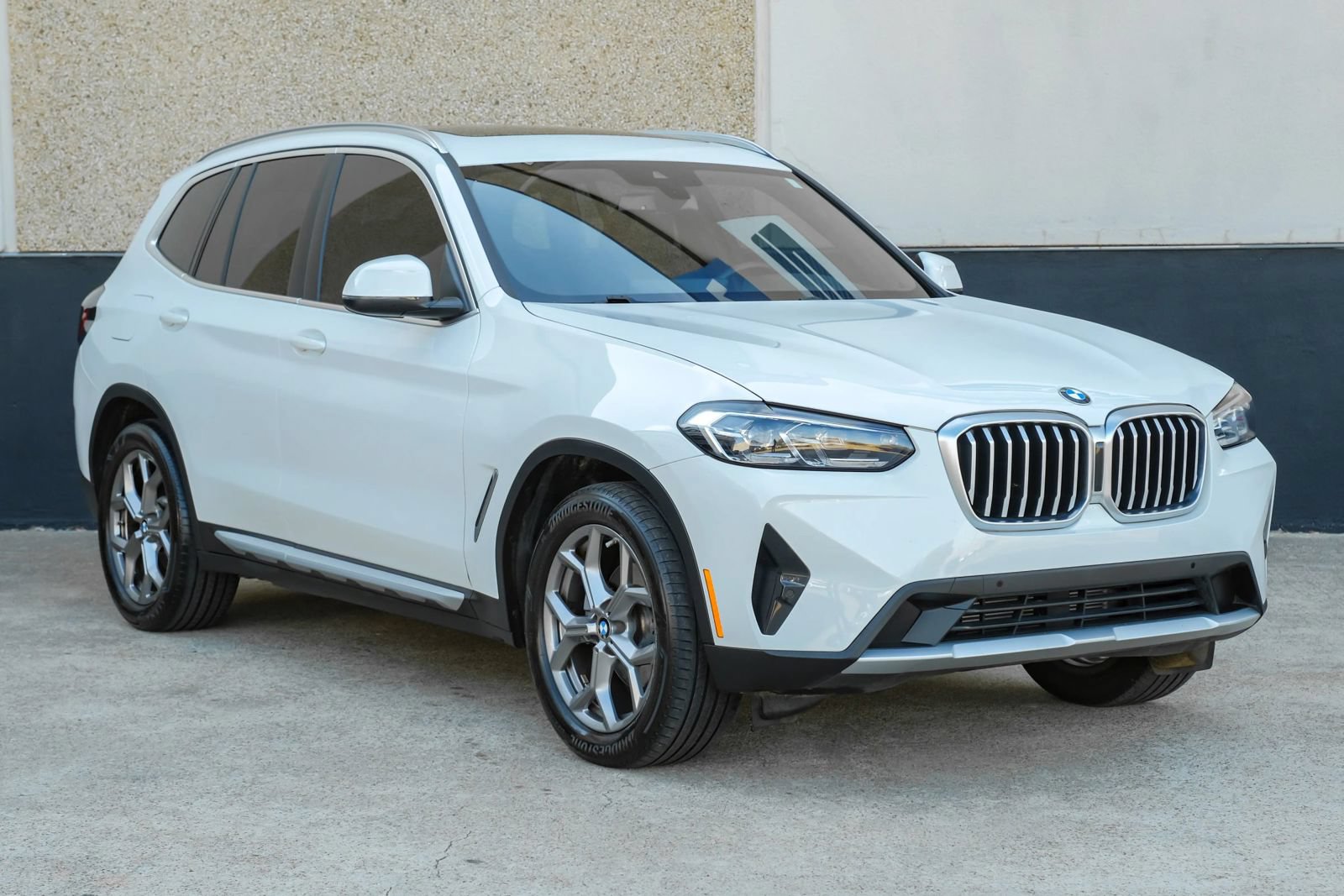 Used 2023 BMW X3 xDrive30i w/ Premium Package w/ZPA AWD/4WD image 3