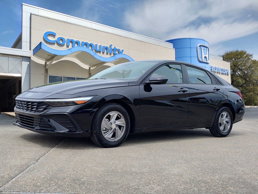 Used 2025 Hyundai Elantra SE