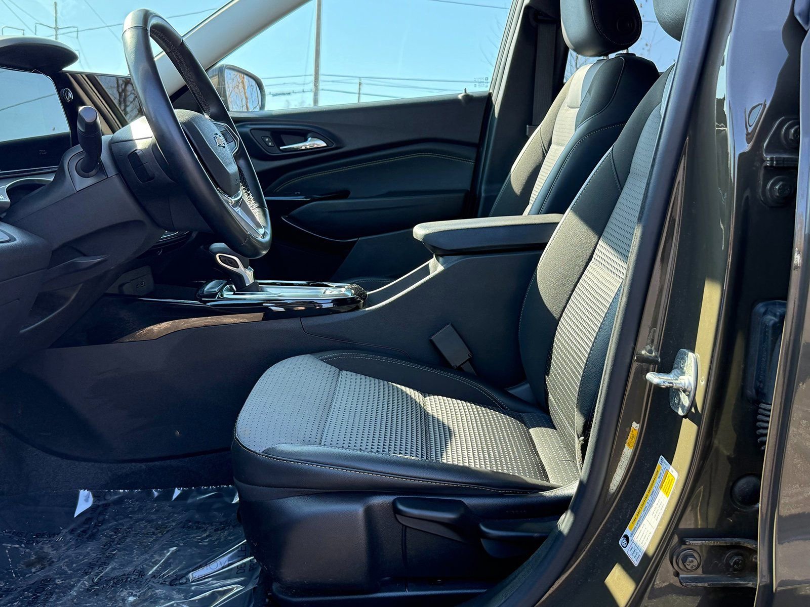 Certified 2024 Chevrolet Trax LT w/ Driver Confidence Package image 16