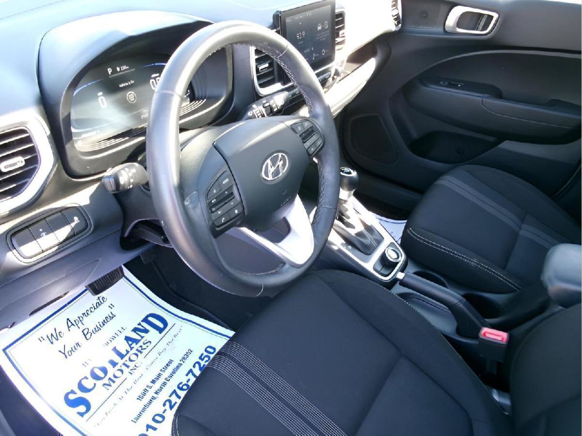 Used 2025 Hyundai Venue SEL FWD image 13