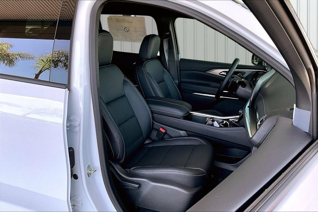 New 2026 Chevrolet Traverse LT w/ Driver Confidence Package FWD image 5