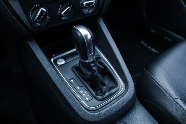 Used 2017 Volkswagen Jetta SE image 12