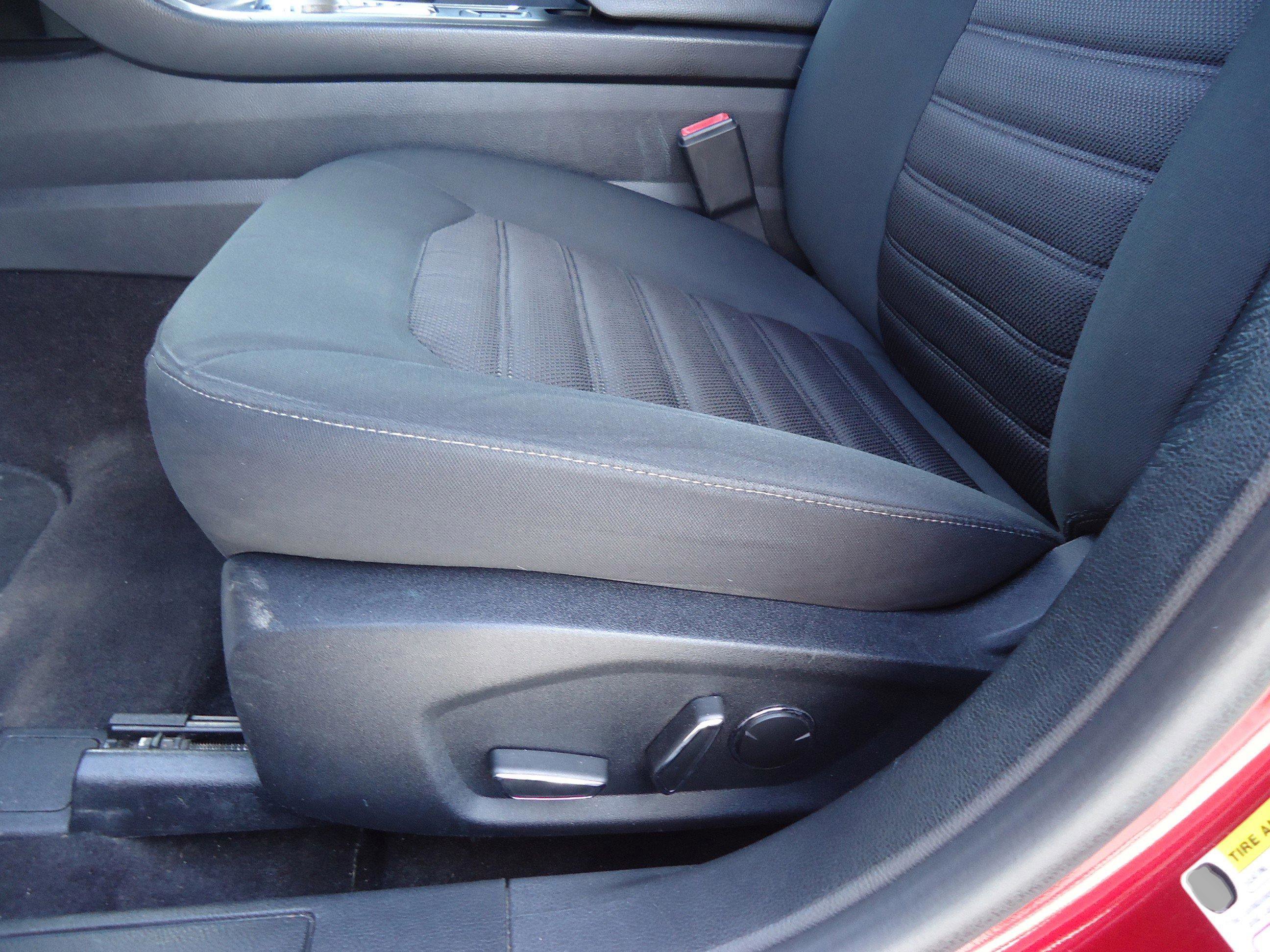 Used 2019 Ford Fusion SE FWD image 24