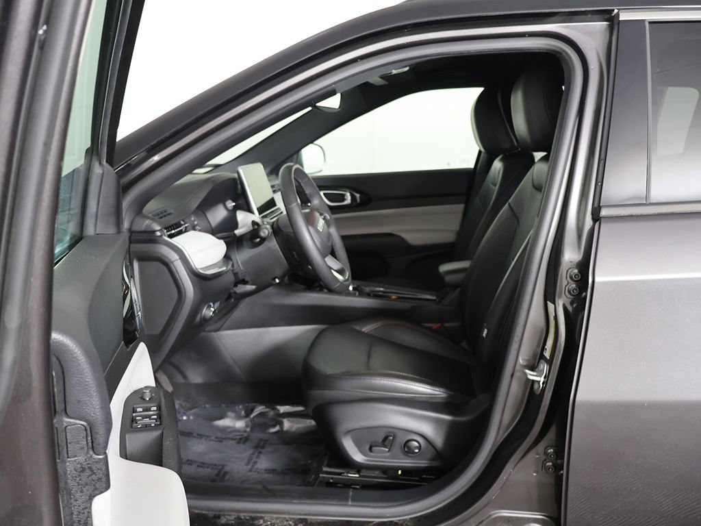 Used 2023 Jeep Compass Limited AWD/4WD image 29