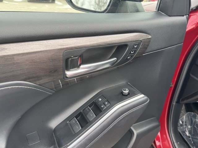 Used 2021 Toyota Highlander Platinum image 12