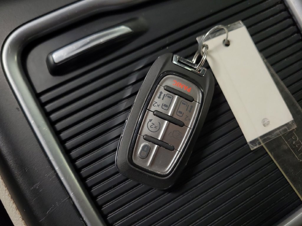 Used 2024 Chrysler Pacifica Touring-L FWD image 18