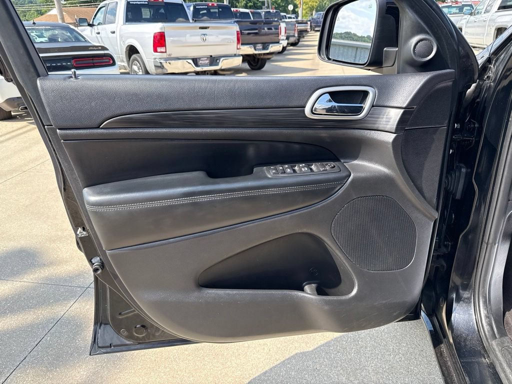 Used 2019 Jeep Grand Cherokee Altitude AWD/4WD image 23