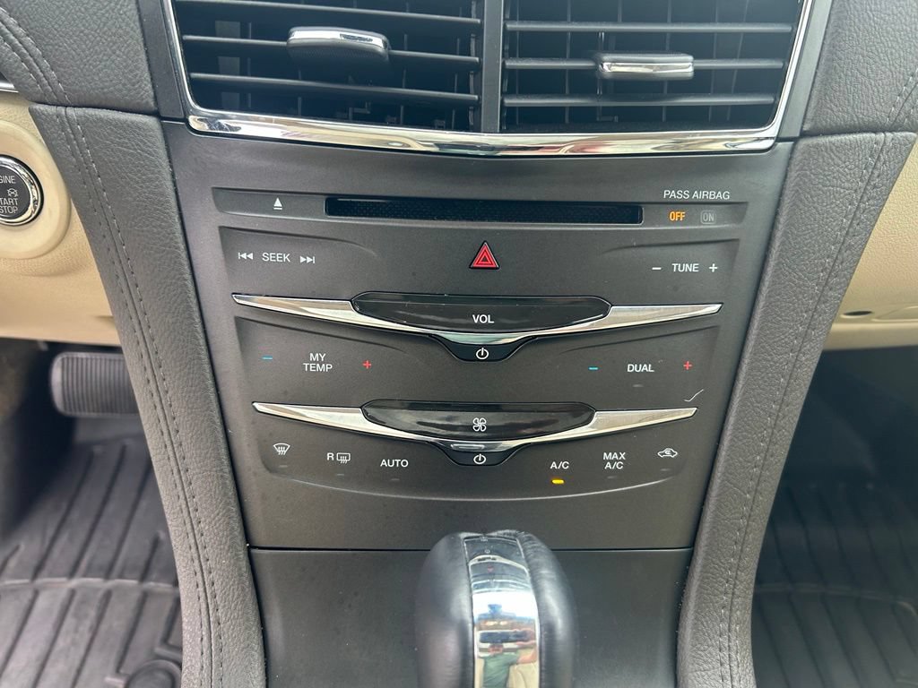 Used 2019 Lincoln MKT AWD image 15
