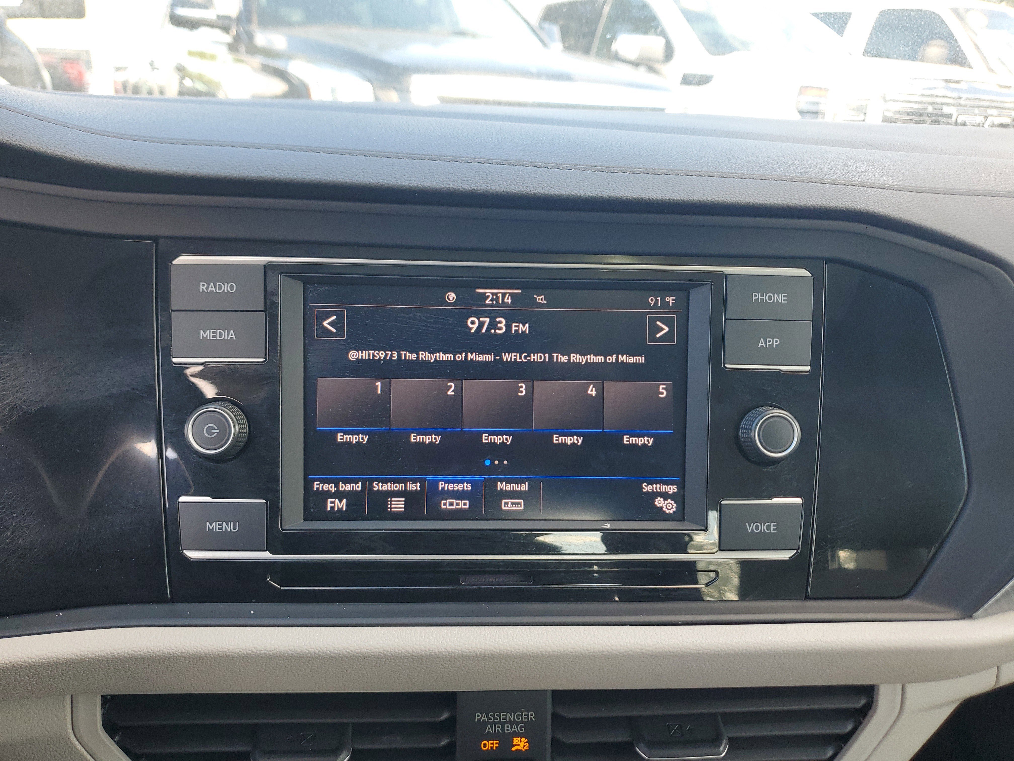 Used 2023 Volkswagen Jetta SE w/ Panoramic Sunroof Package image 22