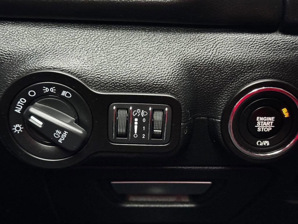 Used 2021 Maserati Ghibli S image 31