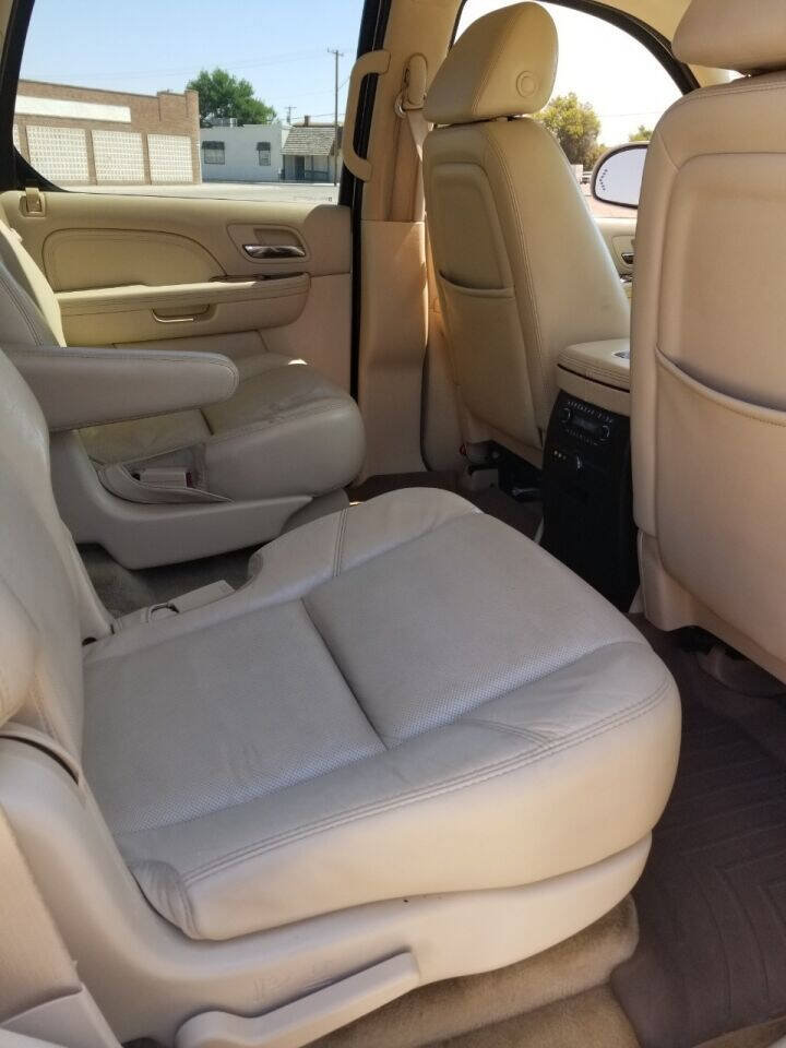 Used 2007 Cadillac Escalade AWD w/ Information Package image 7