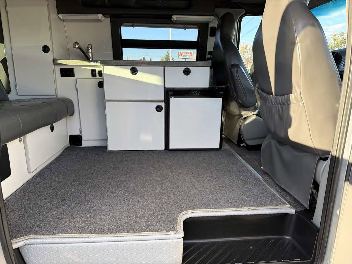 Used 2010 Ford E-350 and Econoline 350 Super Duty image 20