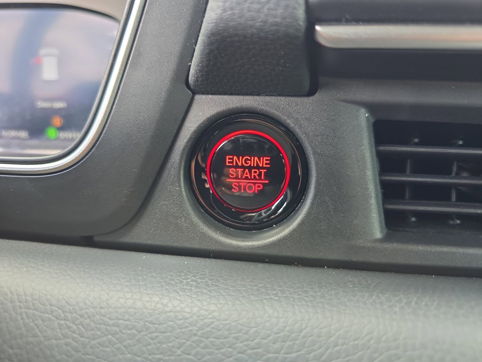 Certified 2025 Honda Pilot Black Edition image 28