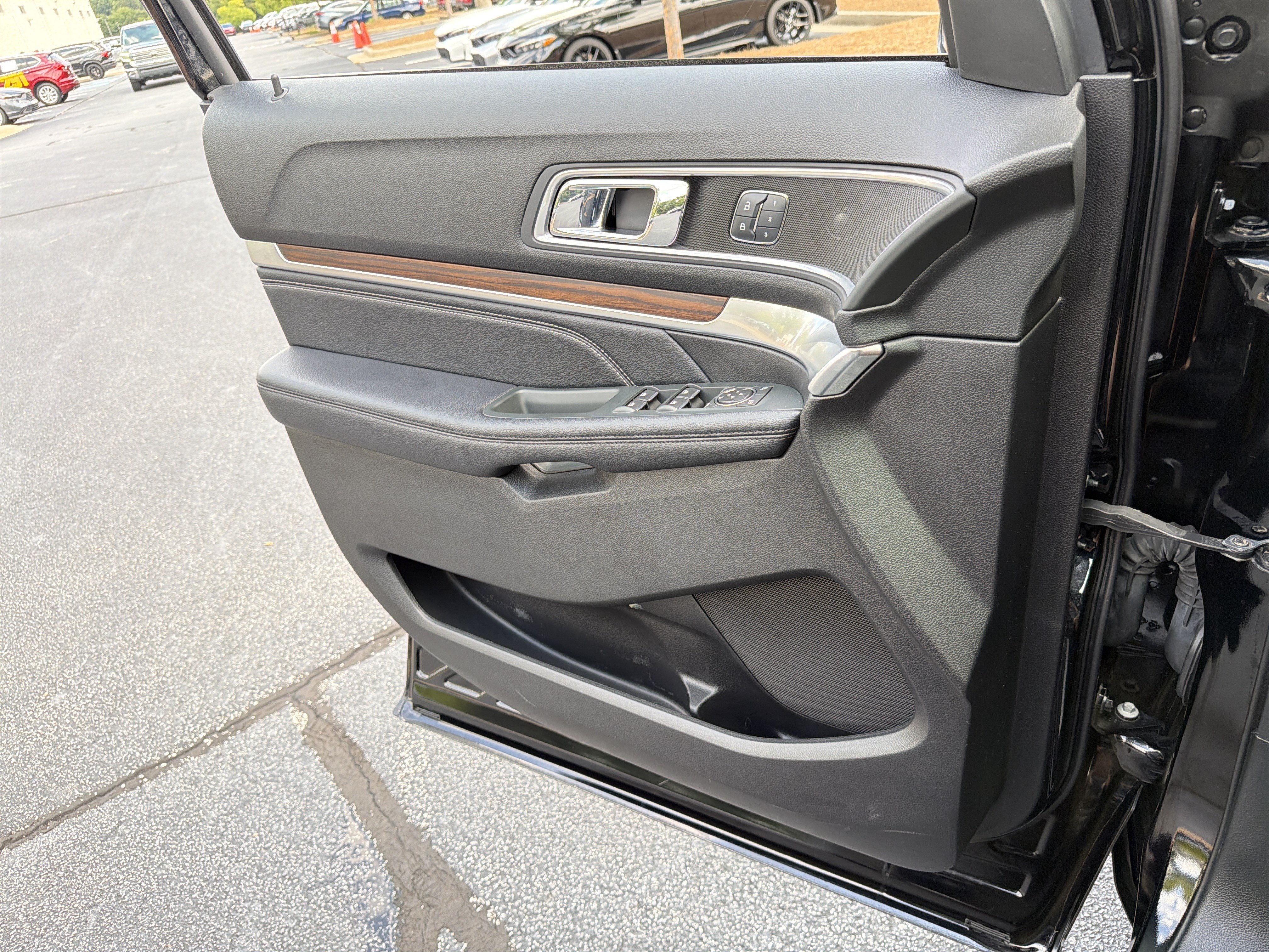 Used 2018 Ford Explorer Limited FWD image 14
