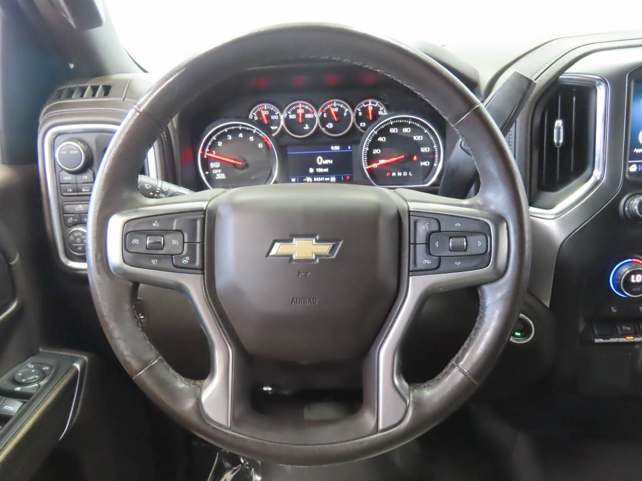 Used 2020 Chevrolet Silverado 1500 LT w/ Convenience Package AWD/4WD image 11