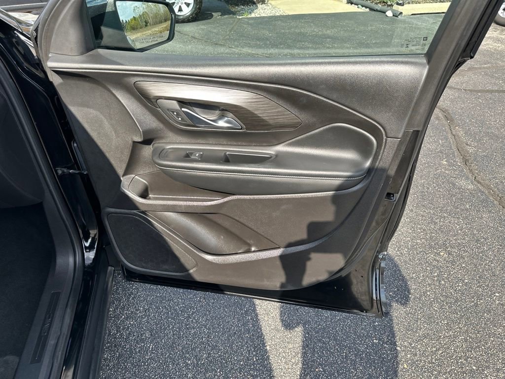 Used 2024 GMC Terrain SLT image 34