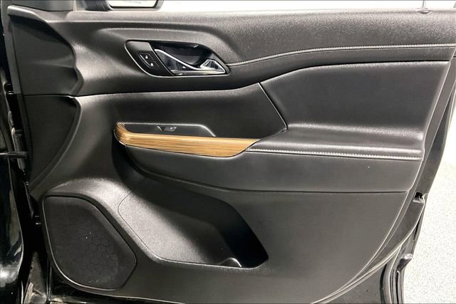 Used 2023 GMC Acadia SLE w/ LPO, Black Accent Package image 30