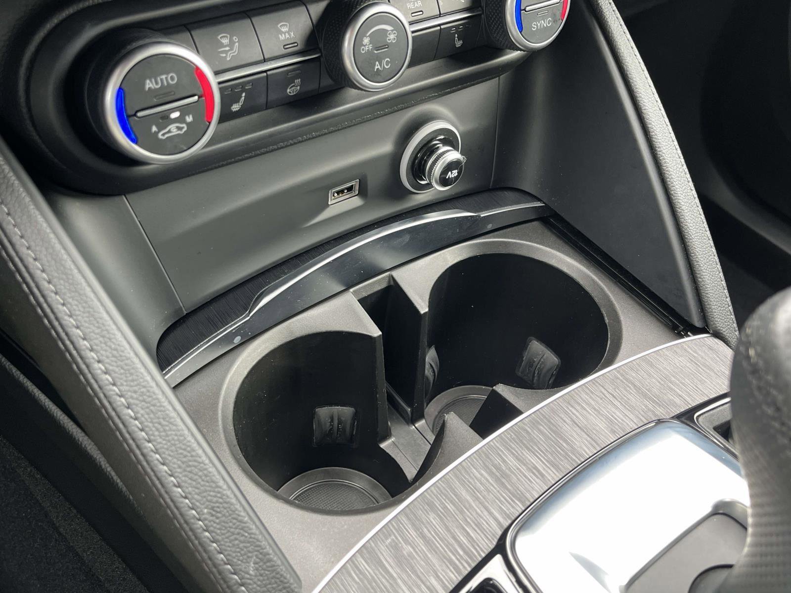 Used 2024 Alfa Romeo Stelvio Sprint image 19