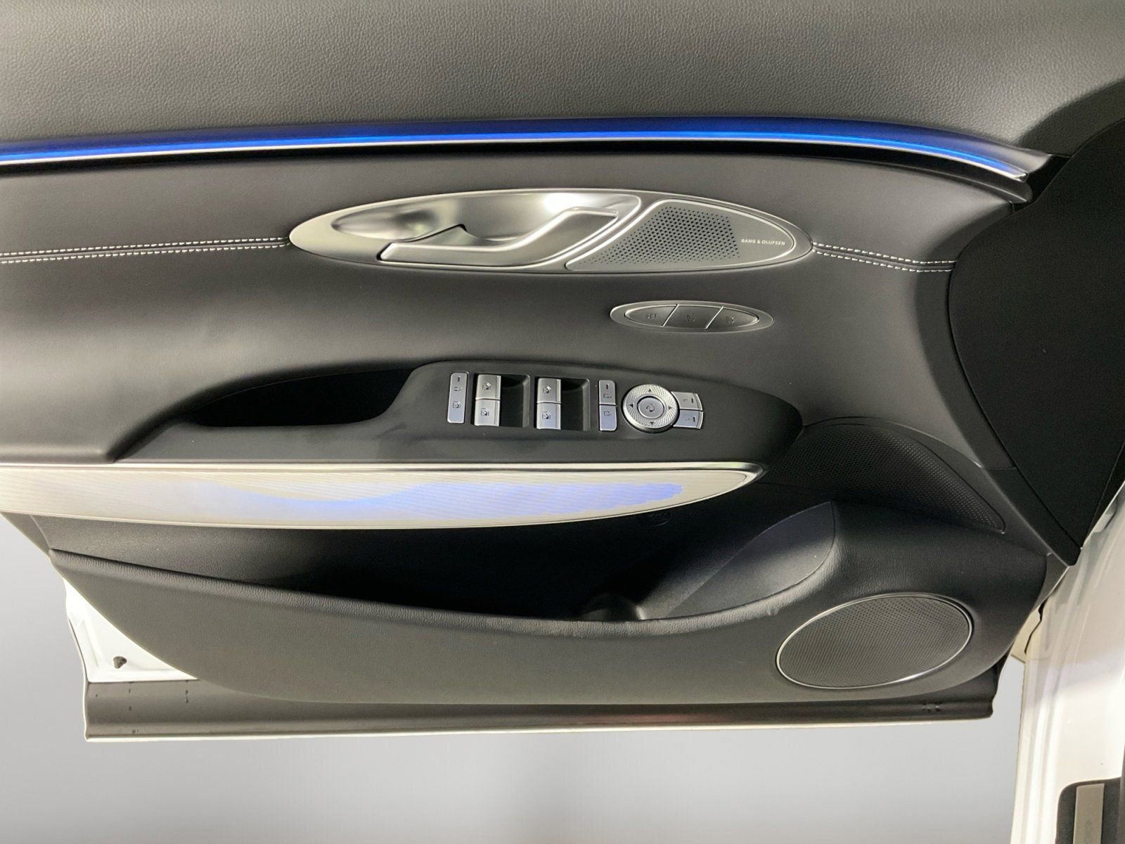 Used 2026 Genesis GV70 2.5T Advanced image 11