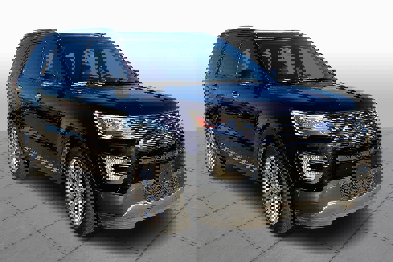 Used 2017 Ford Explorer Limited w/ Equipment Group 301A image 2