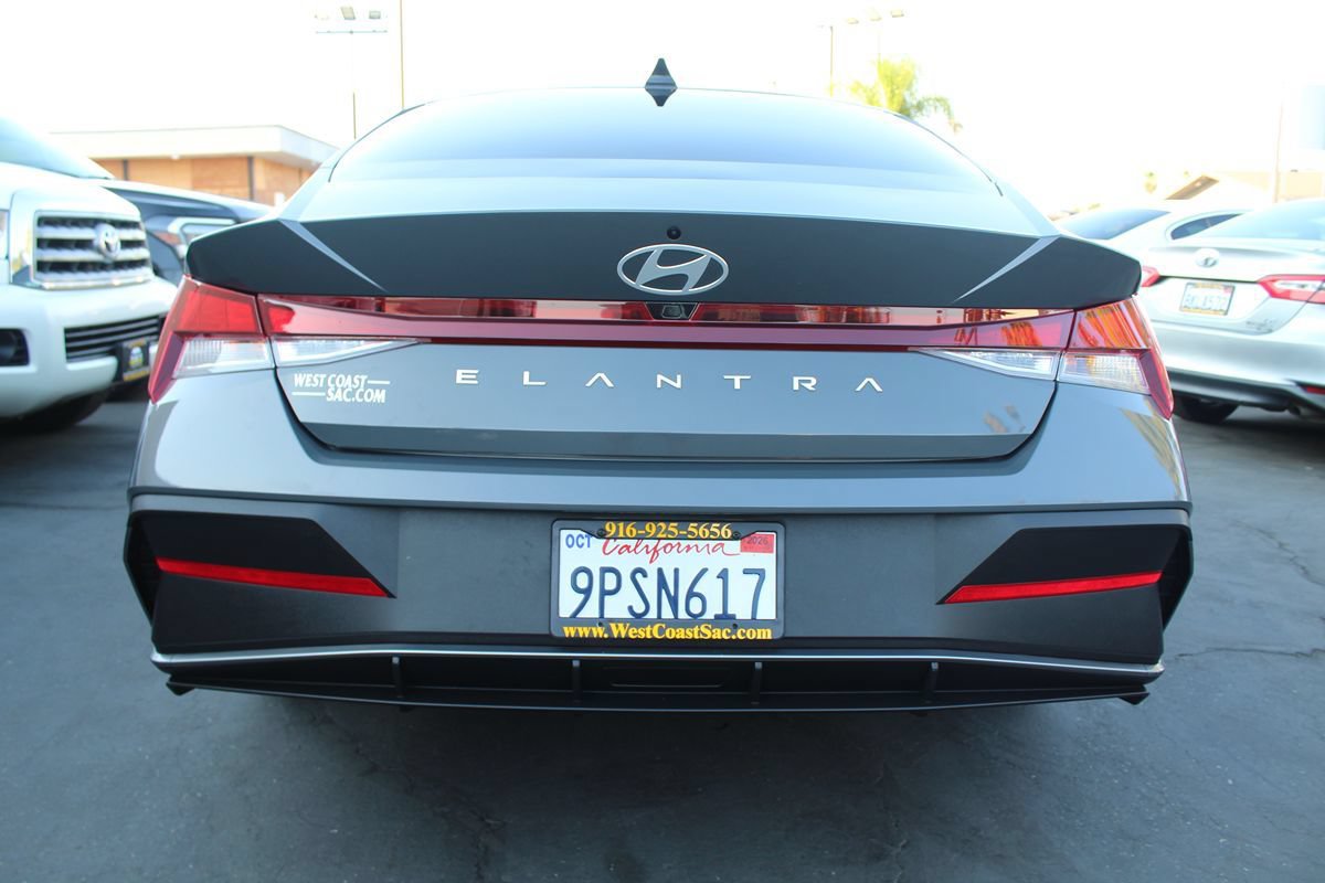 Used 2024 Hyundai Elantra SEL FWD image 13