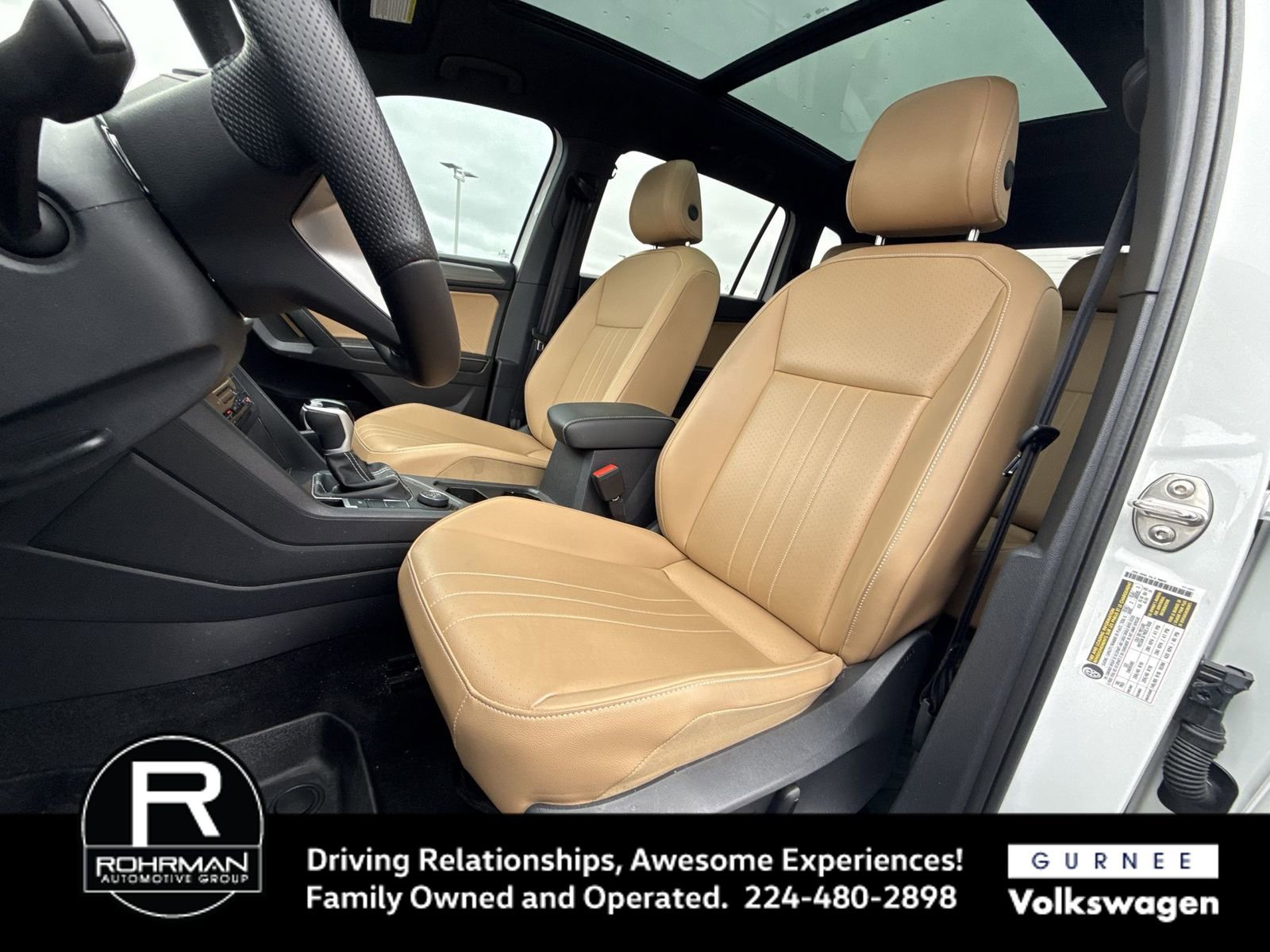 Used 2024 Volkswagen Tiguan SE R-Line image 8