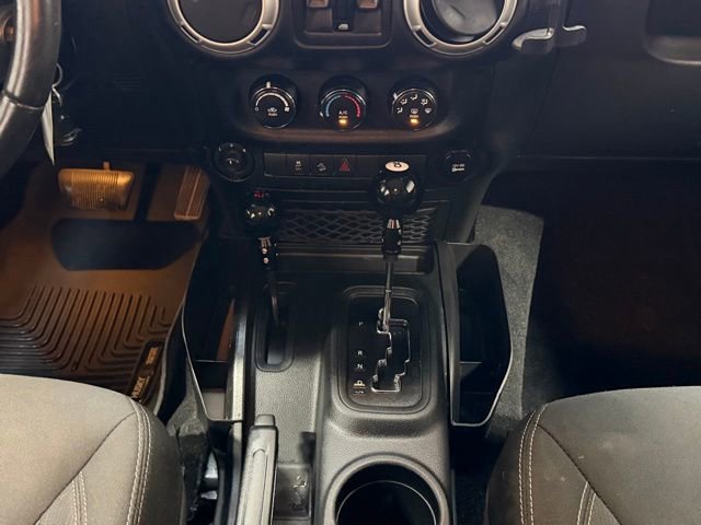 Used 2017 Jeep Wrangler Unlimited Rubicon w/ Connectivity Group AWD/4WD image 15