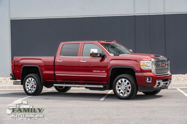 Used 2019 GMC Sierra 2500 Denali w/ Duramax Plus Package AWD/4WD image 12