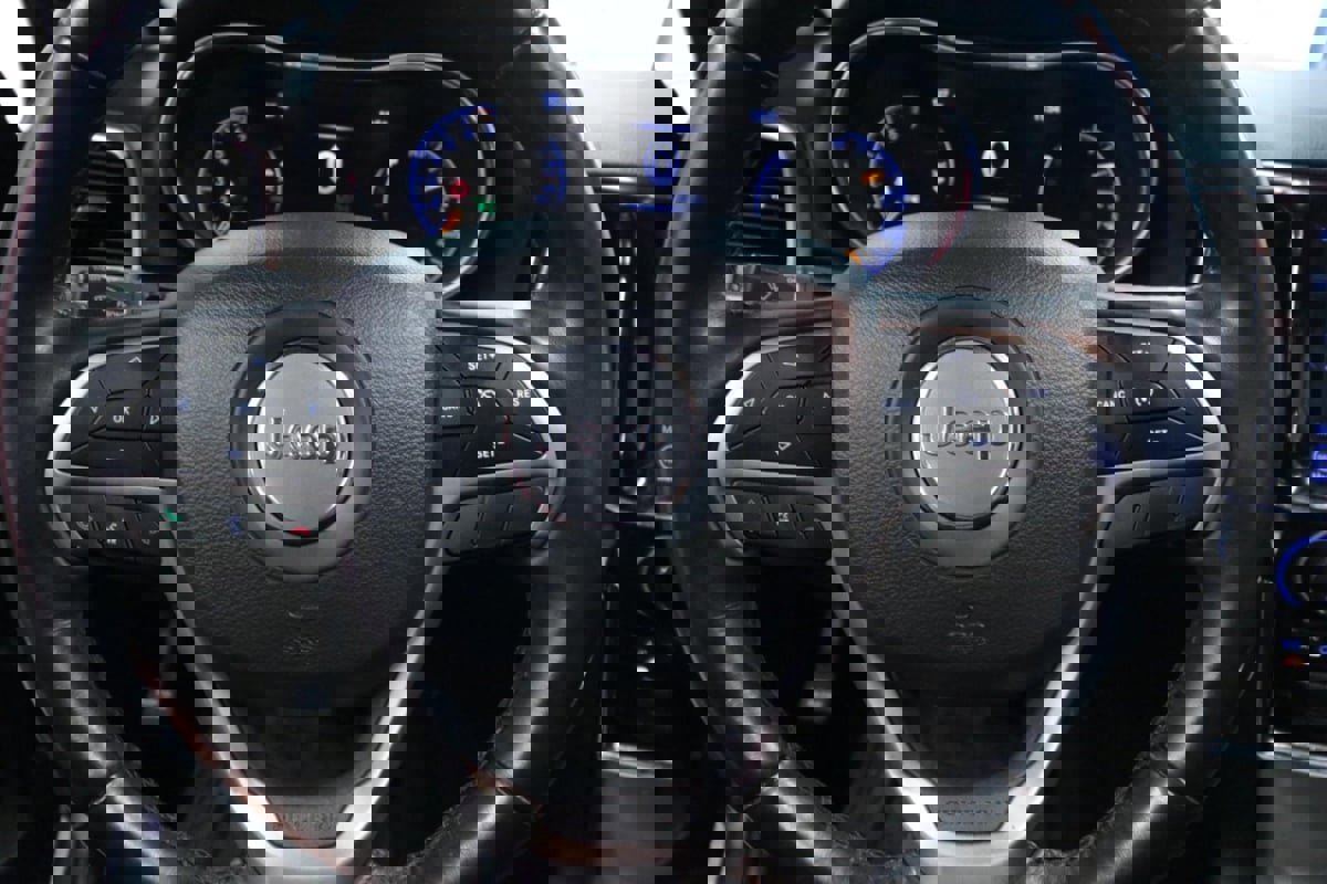 Used 2021 Jeep Grand Cherokee Limited image 15