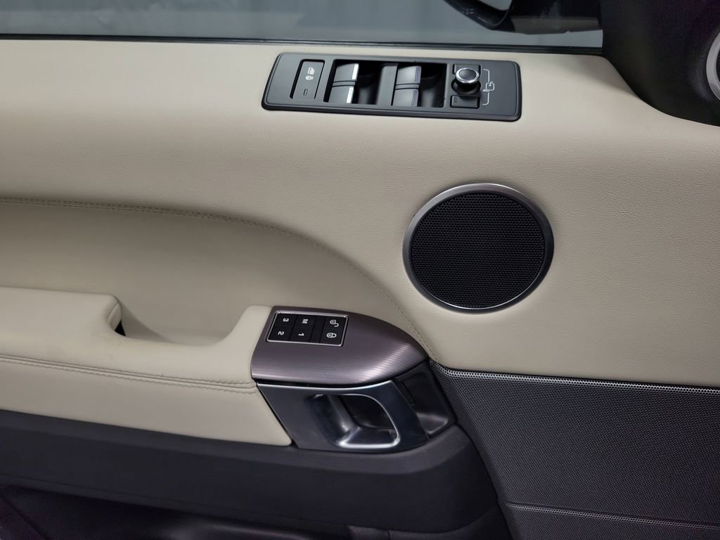 Used 2017 Land Rover Range Rover Sport HSE image 21