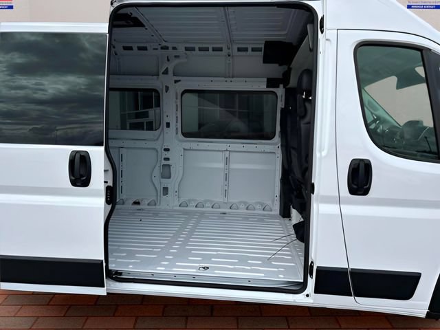 New 2024 RAM ProMaster 3500 w/ Leather Interior Group FWD image 24