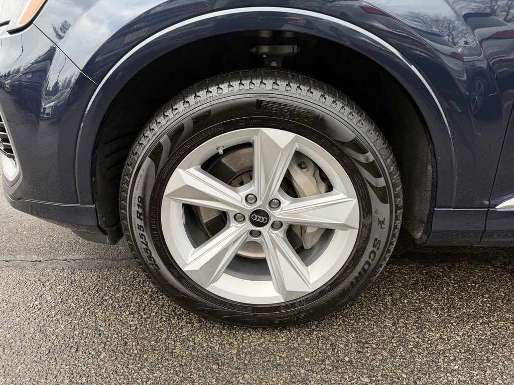 Used 2025 Audi Q7 3.0T Premium image 9