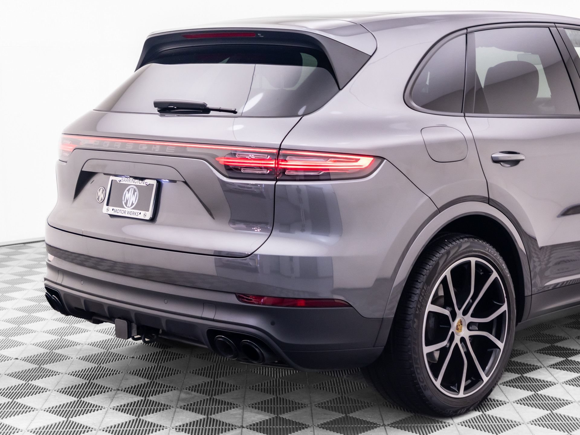 Certified 2023 Porsche Cayenne AWD/4WD image 33