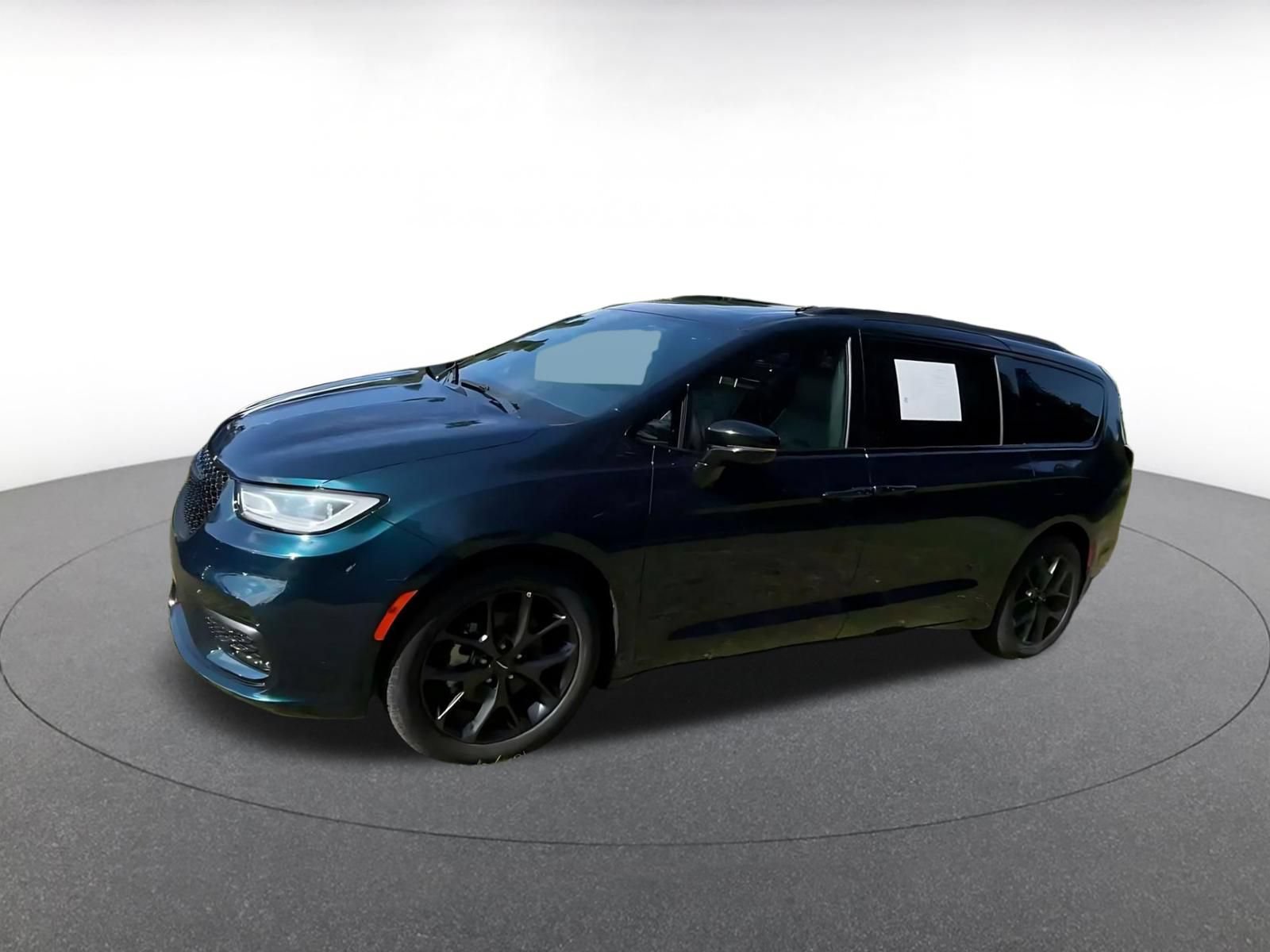 Used 2025 Chrysler Pacifica Limited FWD image 7