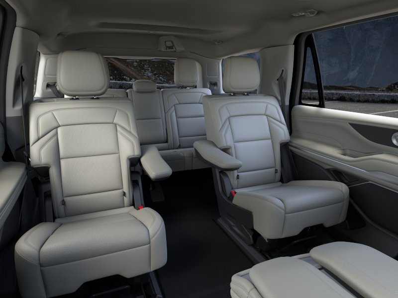 New 2026 Lincoln Navigator Premiere AWD/4WD image 11