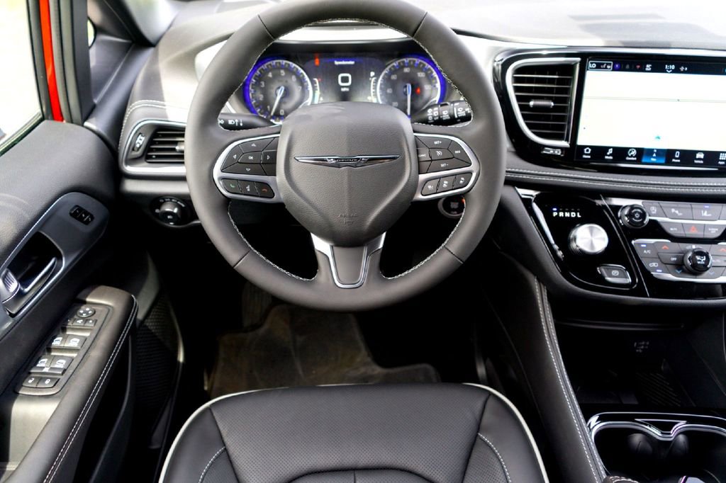 New 2026 Chrysler Pacifica Limited FWD image 23