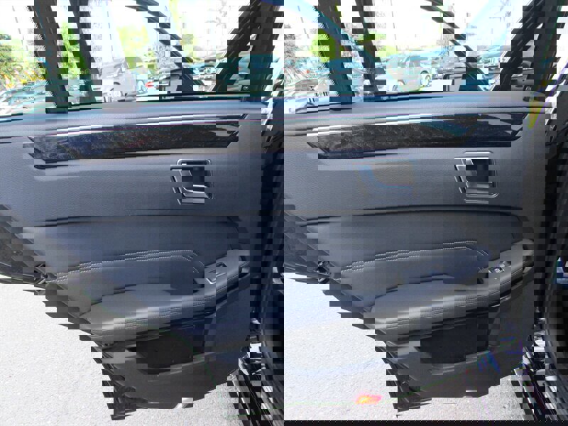 Used 2014 Mercedes-Benz E 350 Sedan image 16