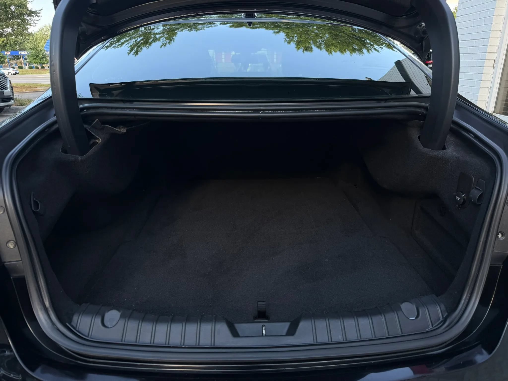 Used 2018 Jaguar XF AWD image 16