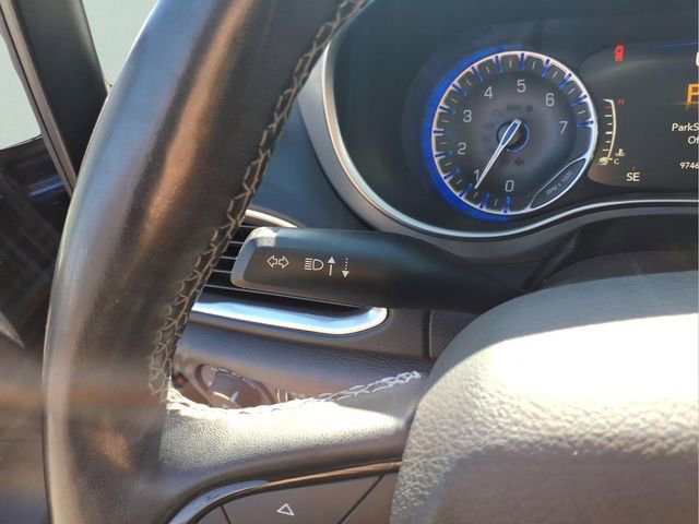 Used 2019 Chrysler Pacifica Touring-L Plus w/ Advanced Safetytec Group FWD image 21