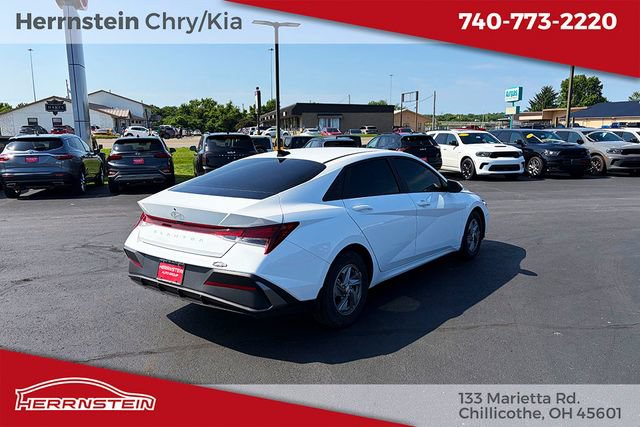 Used 2024 Hyundai Elantra SE FWD image 26