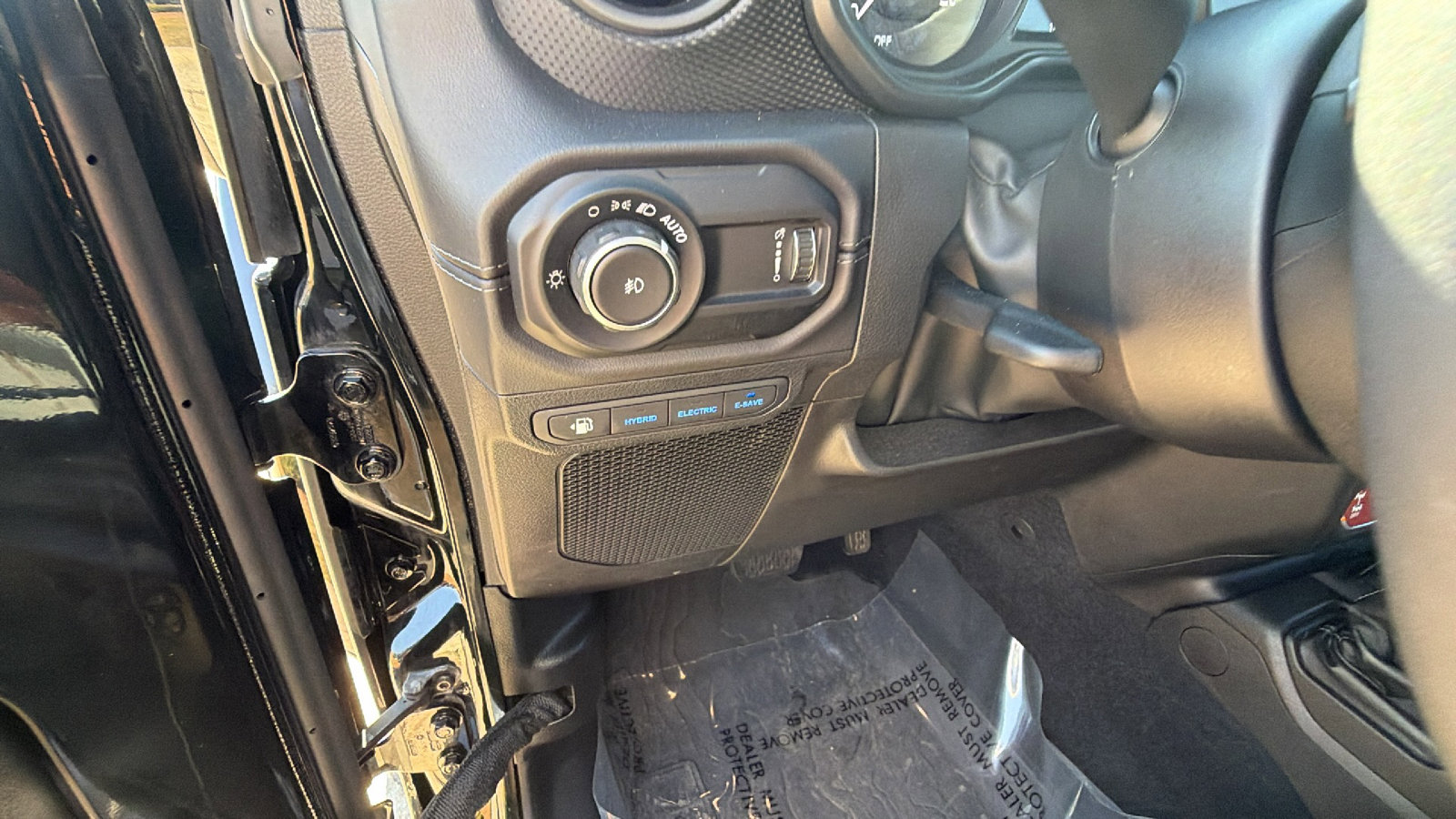 Used 2025 Jeep Wrangler Unlimited Rubicon 4xe image 25