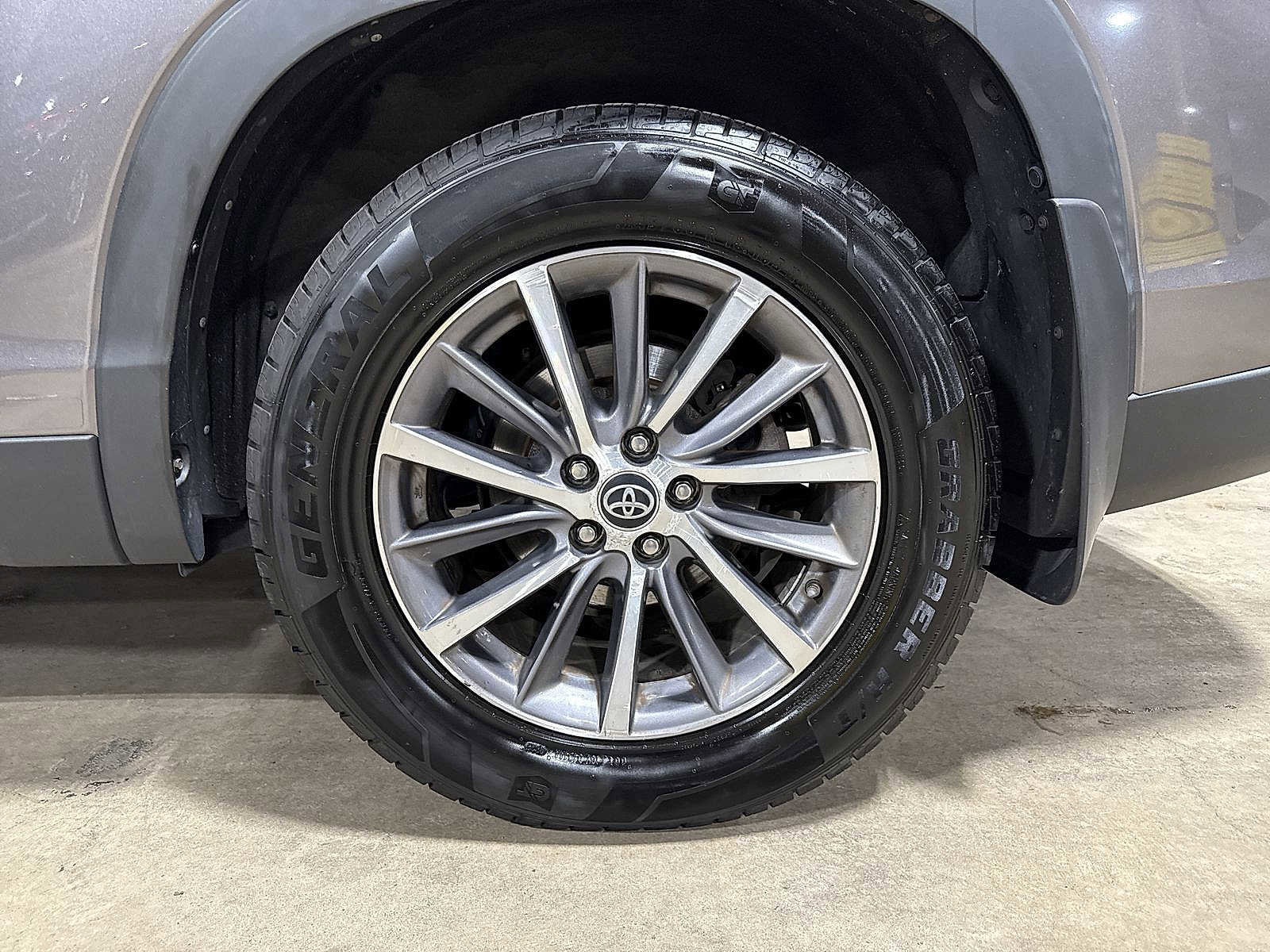 Used 2019 Toyota Highlander XLE AWD/4WD image 10