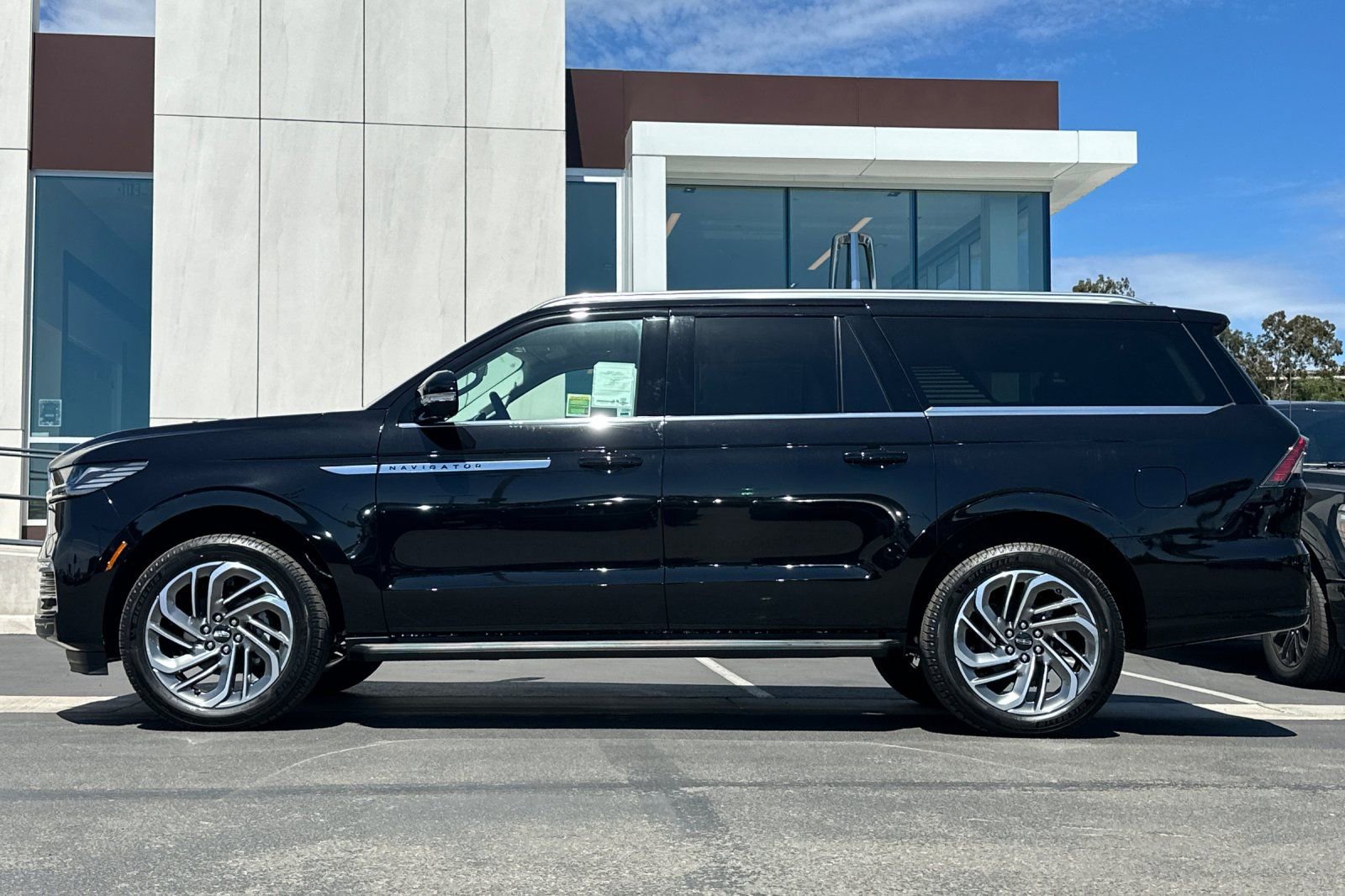 New 2026 Lincoln Navigator L Premier image 6