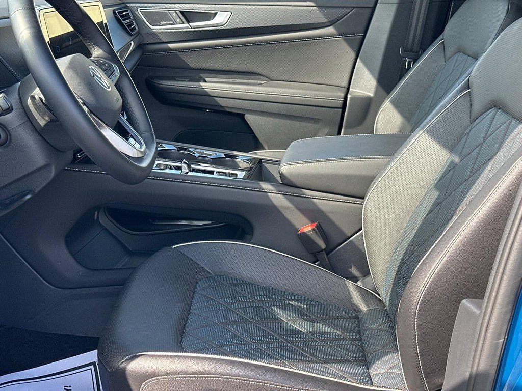 Used 2025 Volkswagen Atlas Cross Sport SEL Premium R-Line image 19